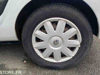 2009-renault-clio-1460941-47712899