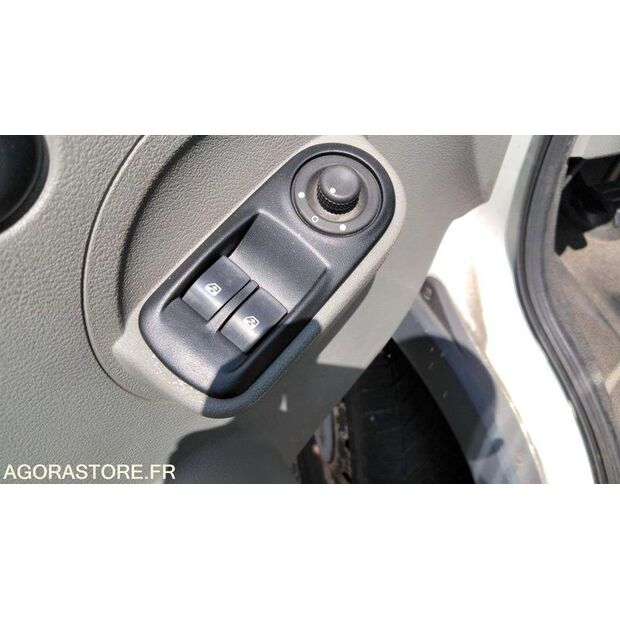 2005 Renault Master-47712948