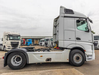 2017-mercedes-benz-actros-1845-1461017-47718045