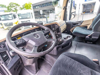 2018-mercedes-benz-actros-1845-1461018-47718058