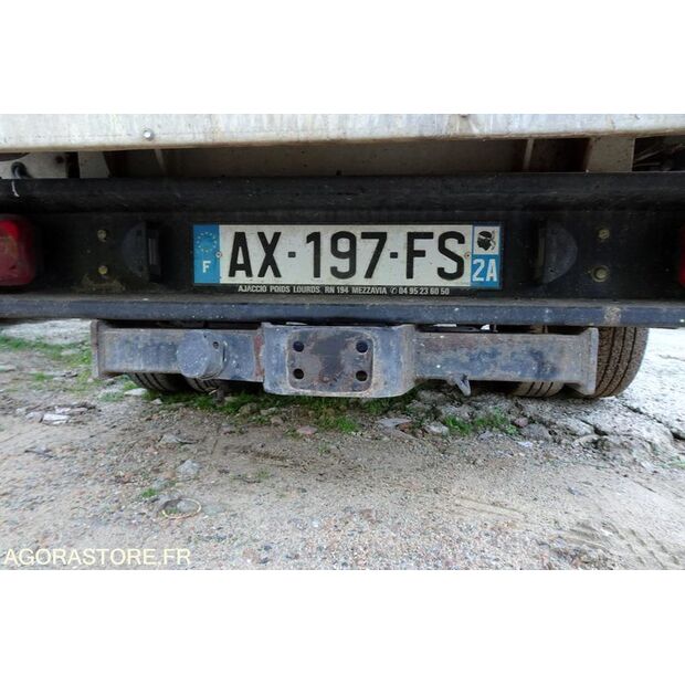 2010 Renault Maxity-47729538