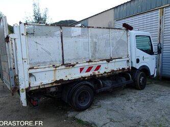 2010-renault-maxity-1461143-47729539