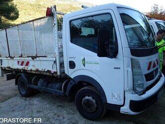 2010-renault-maxity-1461143-47729540