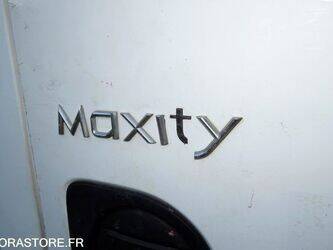 2010-renault-maxity-1461143-47729545