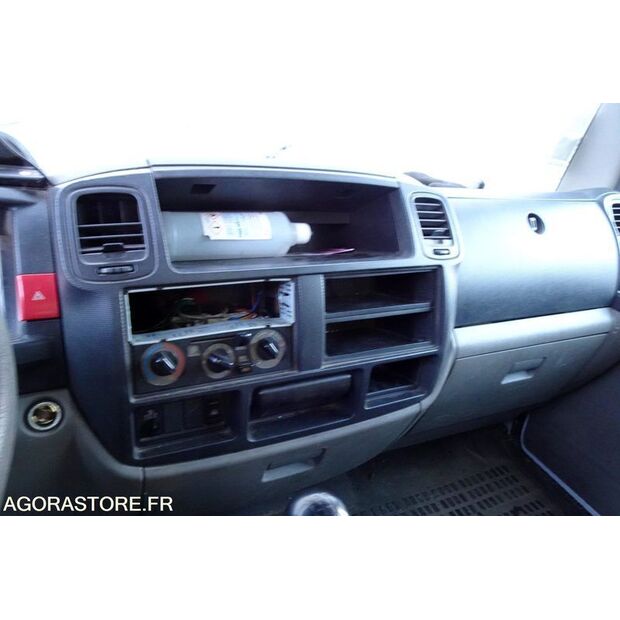 2010 Renault Maxity-47729560