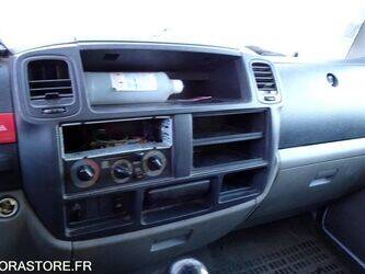2010-renault-maxity-1461143-47729560