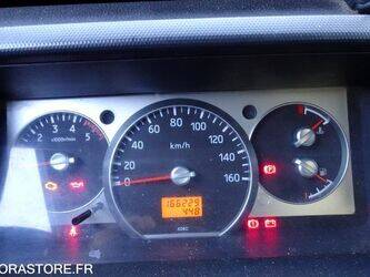 2010-renault-maxity-1461143-47729562