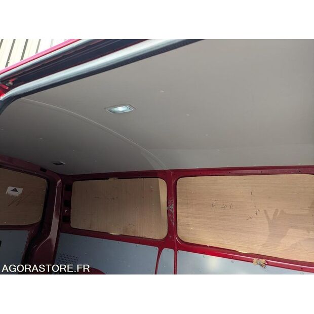 Volkswagen Transporter-47729968