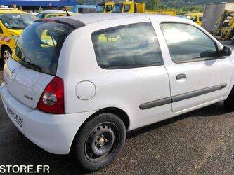 2006-renault-clio-1460919-47730934