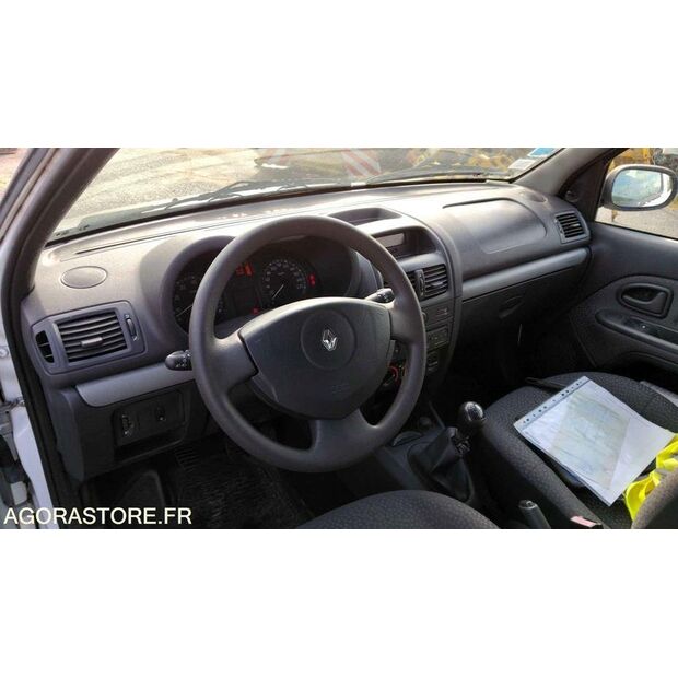 2006 Renault Clio-47730938