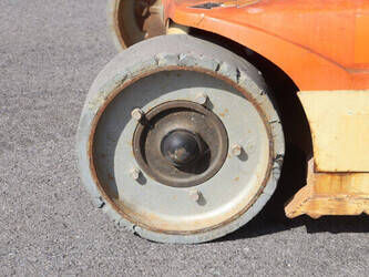 2012-jlg-toucan-8e-1461203-47734226