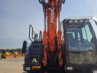 2016-hitachi-zx170w-5b-1461331-47739997