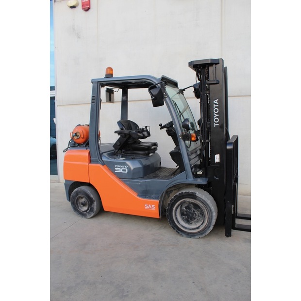 2017 Toyota 02-8FGF30-47747881