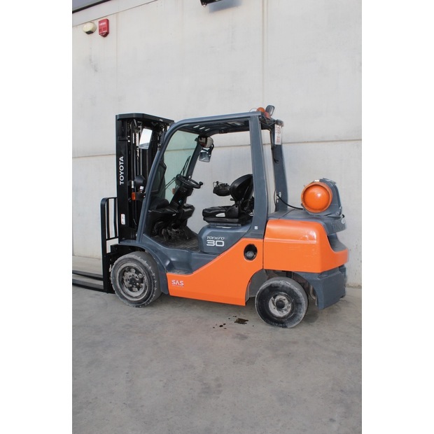 2017 Toyota 02-8FGF30-47747887