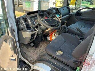 2012-renault-maxity-1461158-47753882