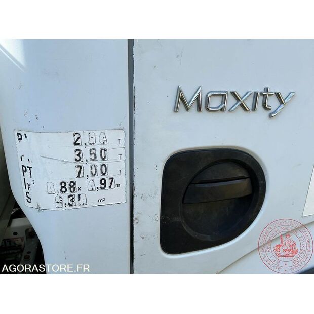 2012 Renault Maxity-47753894