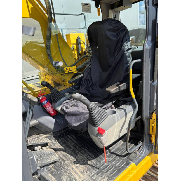 2017 كوماتسو HB 215 LC-2-47757280