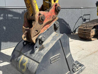 2017-komatsu-hb-215-lc-2-47757288