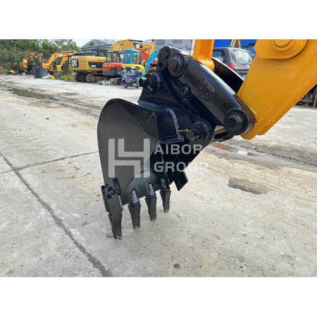 2025 جيه سي بي 3CX-47757444