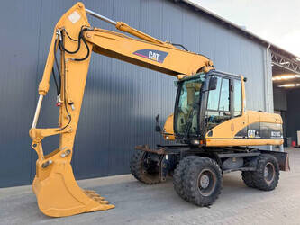 صورة ل حفارات بعجلات 2003 كاتربيلر M318C