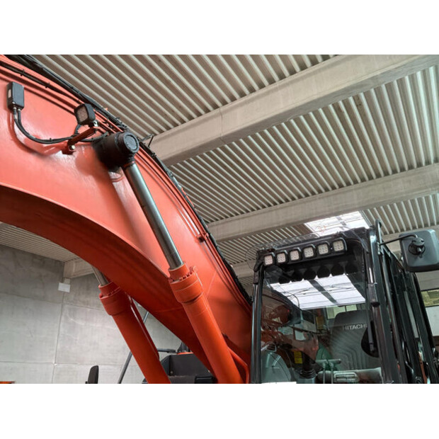 2017 Hitachi ZX300LC-6-47761896