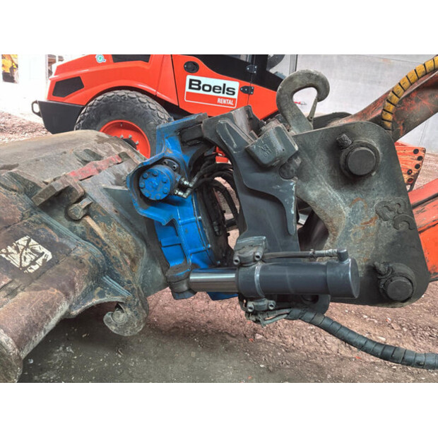 2017 Hitachi ZX300LC-6-47761901