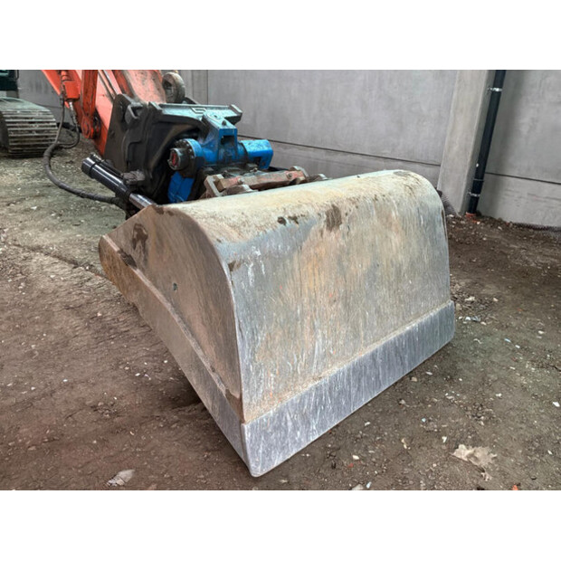 2017 Hitachi ZX300LC-6-47761903