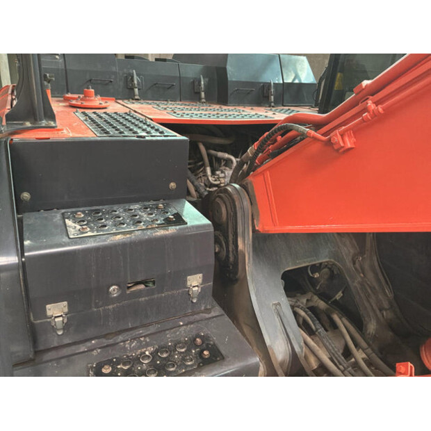 2017 Hitachi ZX300LC-6-47761911