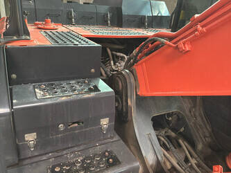 2017-hitachi-zx300lc-6-1461849-47761911