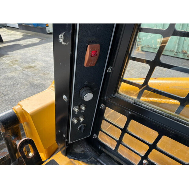 2021 Gehl RT105-47762085