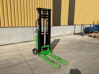 2013-falconlift-idol-1530-47764060