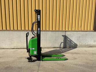2013-falconlift-idol-1530-47764061