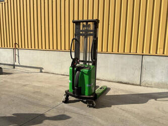 2013-falconlift-idol-1530-47764062