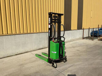 2013-falconlift-idol-1530-47764064