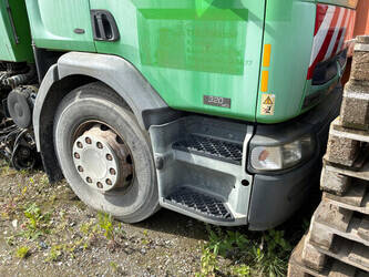 2004-renault-320-dci-47764687
