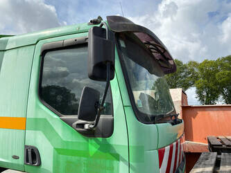 2004-renault-320-dci-47764688