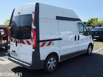 2011-nissan-primastar-47776099