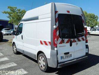 2011-nissan-primastar-47776100