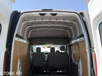2011-nissan-primastar-47776122