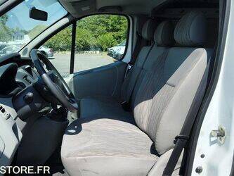 2011-nissan-primastar-47776123