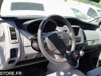 2011-nissan-primastar-47776125