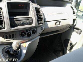 2011-nissan-primastar-47776126