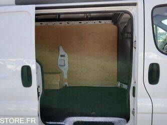 2011-nissan-primastar-47776128