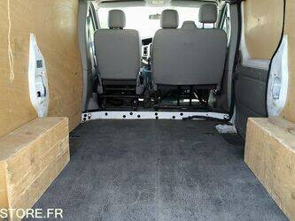 2011-nissan-primastar-47776132