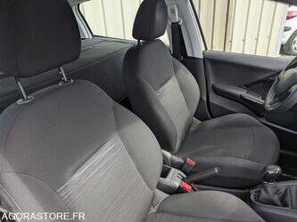 2018-peugeot-208-1462058-47776655