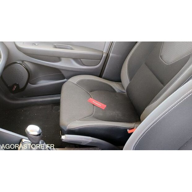 2017 Renault Clio-47777042