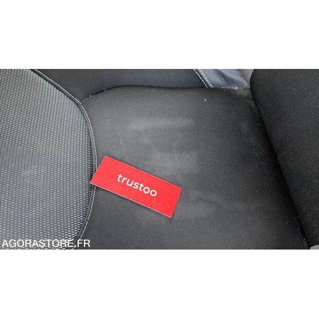 2017 Renault Clio-47777044