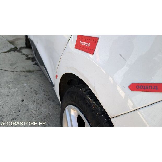 2017 Renault Clio-47777058