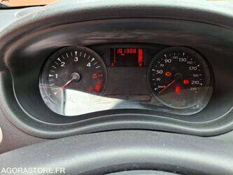 2012-renault-clio-1462079-47777276