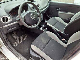 2012-renault-clio-1462079-47777277
